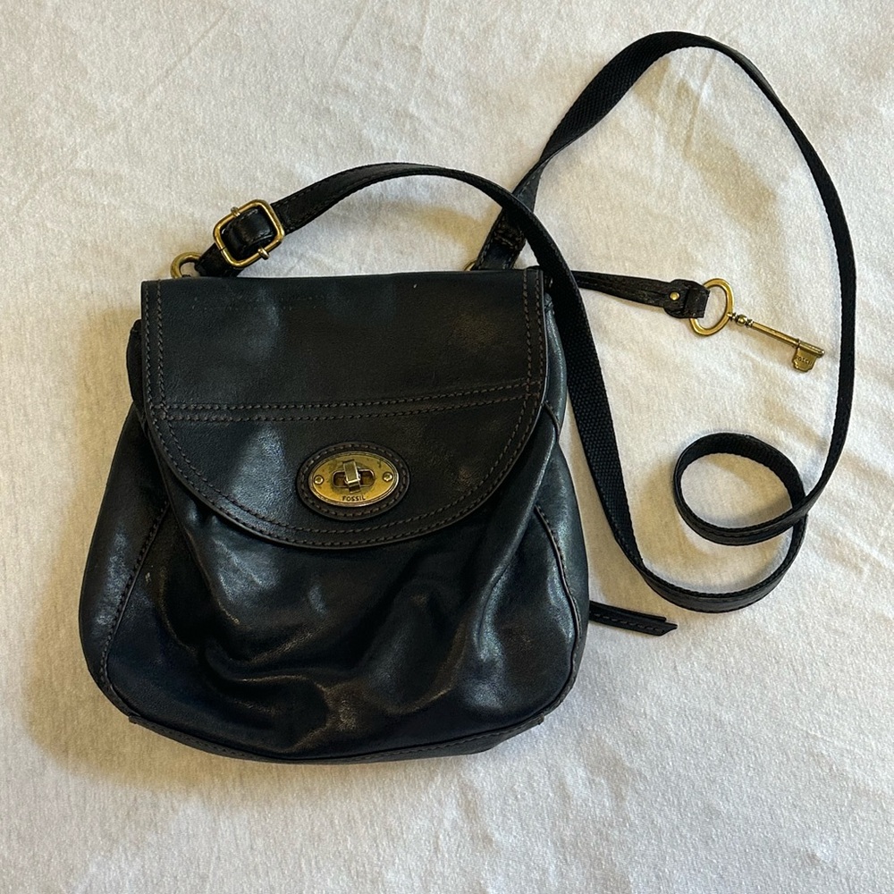 Fossil: Black/Gold Leather Crossbody Bag